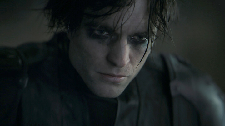 Robert Pattinson ukazuje svaly v novém traileru na The Batman