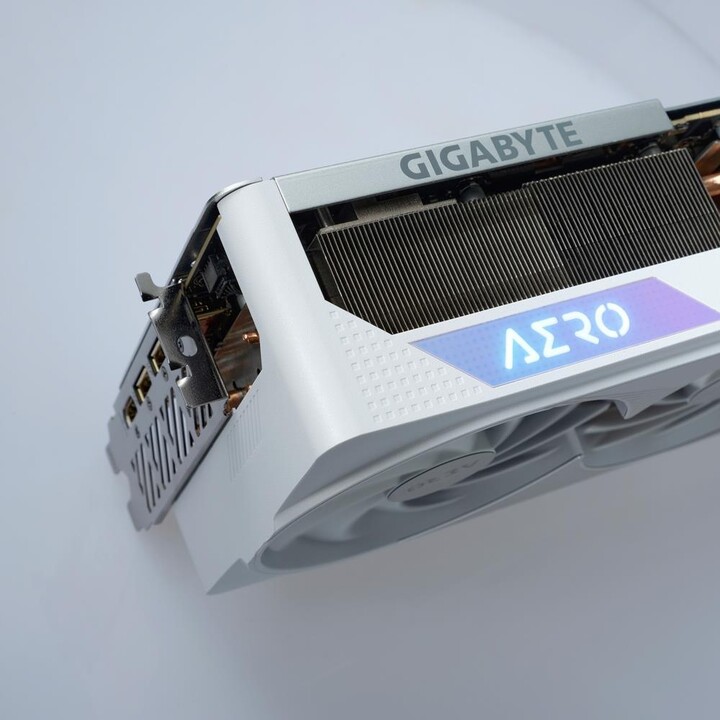 GIGABYTE GeForce RTX 4080 16GB AERO OC, 16GB GDDR6X_243443364
