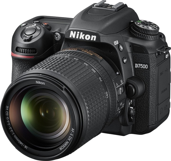 Nikon D7500 + 18-140 VR_71004731