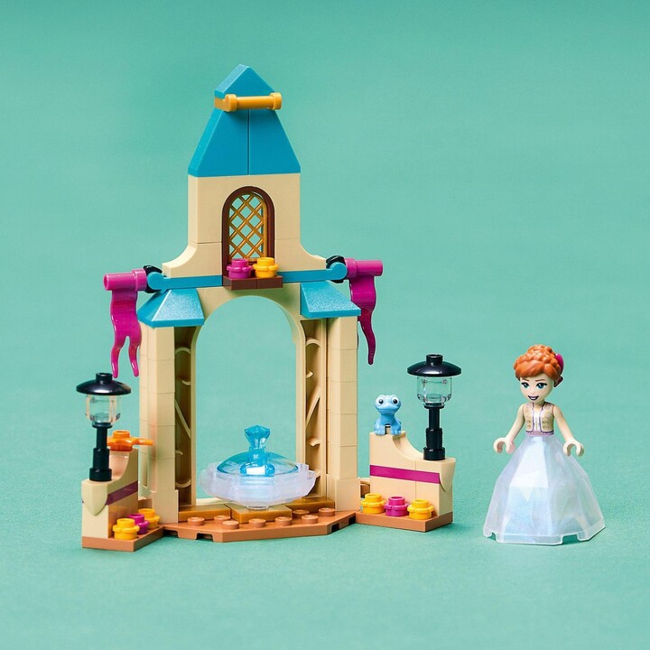 LEGO® Disney Princess 43198 Anna a zámecké nádvoří_1160190289