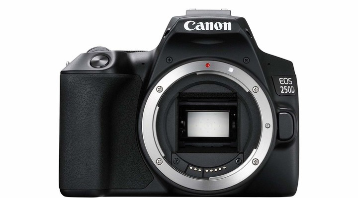 Canon EOS 250D + 18-135mm IS STM_1589741759