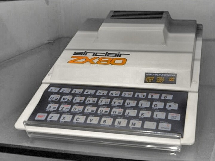 Sinclair_ZX80_with_8K_upgrade_keyboard_at_Powerhouse_Sydney_(filtered_retouched).jpg