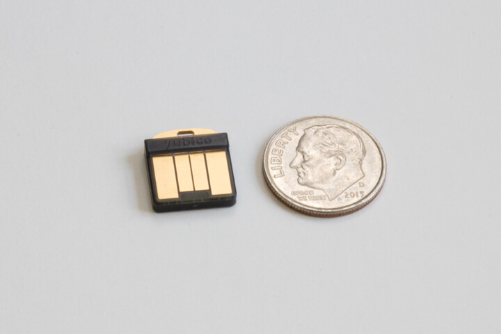 YubiKey 5 Nano - USB-A, klíč/token s vícefaktorovou autentizaci, podpora OpenPGP a Smart Card (2FA)_1495971146