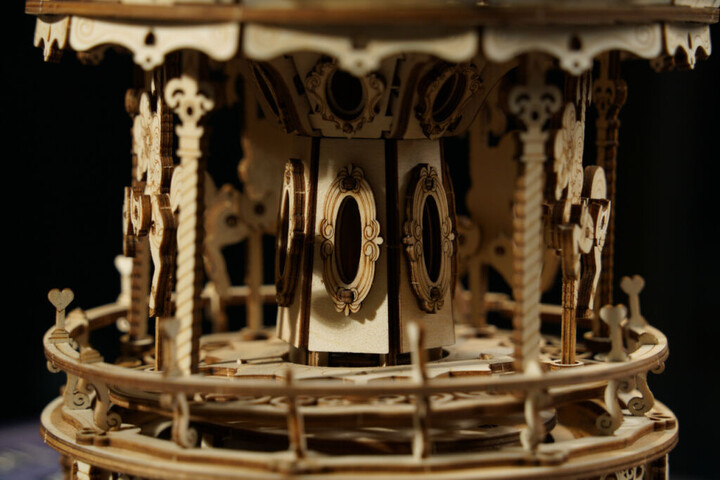 Stavebnice RoboTime - Romantický kolotoč, hrací skříňka, dřevěná_1090024056