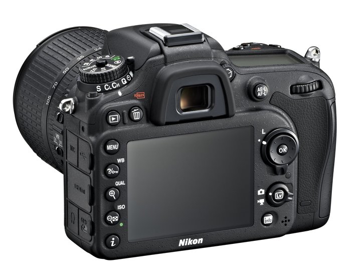 Nikon D7100 + 18-105 AF-S DX VR_1544528625