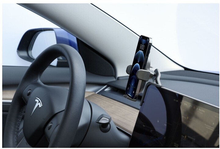 Cellularline univerzální držák do auta Hug Screen pro elektromobil Tesla, černá_1503543329