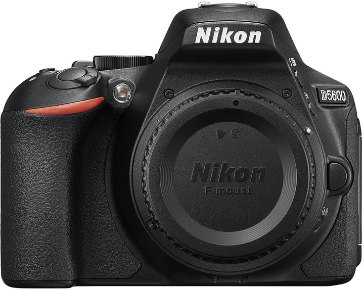 Nikon D5600 + 18-105 AF-S DX VR_1172515146