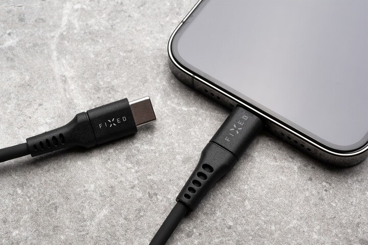 FIXED nabíjecí a datový kabel Liquid silicone USB-C - Lightning, MFi, PD, 1.2m, černá_1049538504