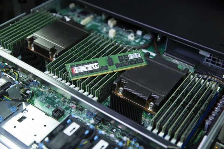 Kingston Server Premier 16GB DDR4 2400 CL17 ECC Reg, 1Rx4, Micron_659266758