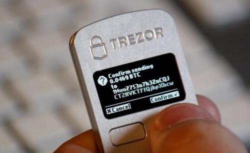 TREZOR Grey, bitcoinová peněženka šedá, Bitcoin wallet_938867314