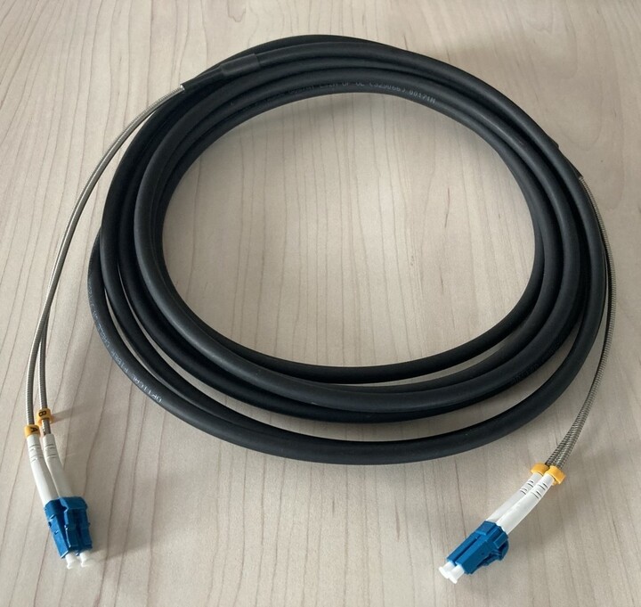 Masterlan optický venkovní patch cord, LCupc/LCupc, Duplex, Singlemode 9/125, 5m_1811550205