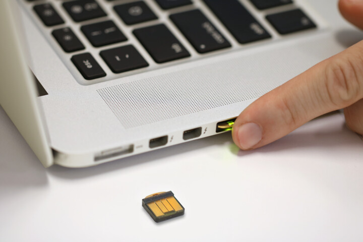 YubiKey 5 Nano - USB-A, klíč/token s vícefaktorovou autentizaci, podpora OpenPGP a Smart Card (2FA)