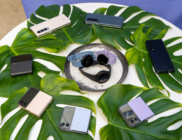 Skládací smartphony, hodiny i sluchátka. Záplava novinek od Samsungu