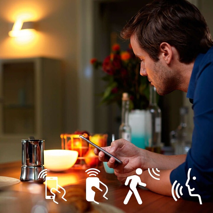 Philips Hue 2 žárovky White and Color Ambiance + Hue Bridge_829850962