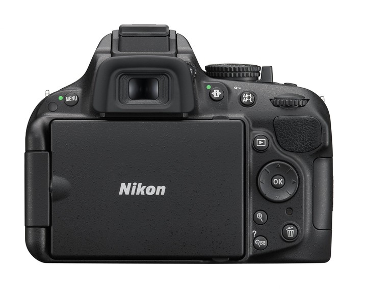 Nikon D5200 + 18-105 AF-S DX VR_1305816688