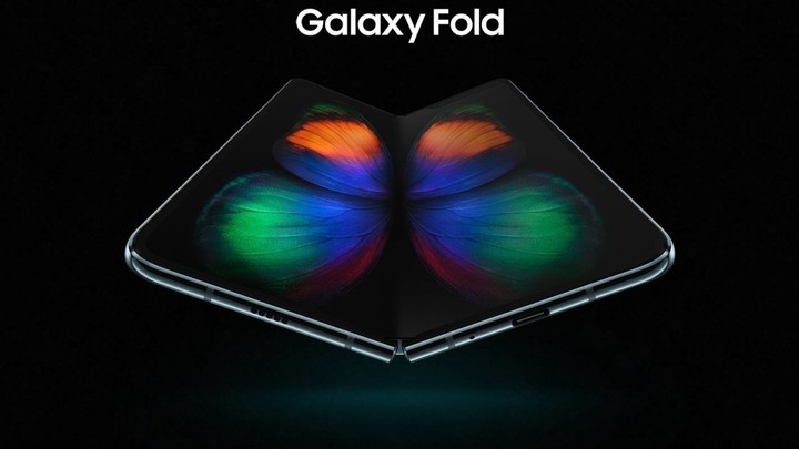 Skládací smartphone Galaxy Fold přijde v září