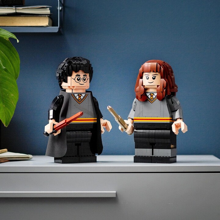LEGO® Harry Potter™ 76393 Harry Potter a Hermiona Grangerová, 1673 dílků v hodnotě 3.449,- Kč_603577371