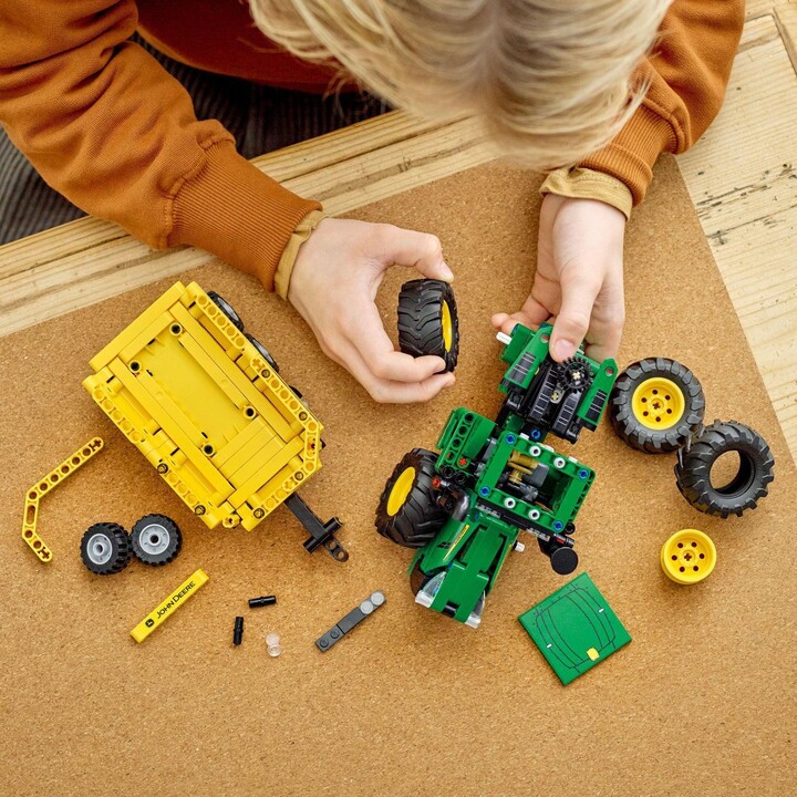 LEGO® Technic 42136 John Deere 9620R 4WD Tractor_1917813744