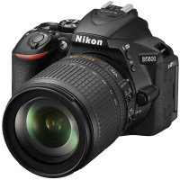 Nový přírůstek do střední třídy. Nikon D5600 láká na snadné sdílení fotek