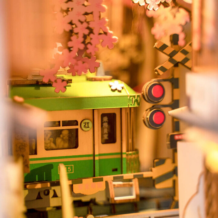 Stavebnice RoboTime miniatura domečku Sakurová ulička, zarážka na knihy, dřevěná, LED_66054638