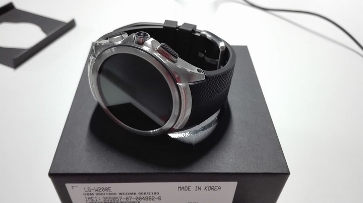 LG Watch Urbane W200 3G černá + sluchátka LG Tone Ult_169899950
