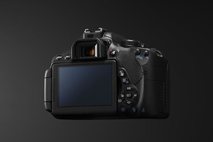 Canon EOS 700D + 18-55mm IS STM + baterie LP-E8_1251431379