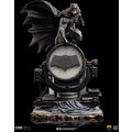 Figurka Iron Studios DC: Zack Snyder&#39;s Justice League - Batman on Batsignal Deluxe Art Scale 1/10_1209230246