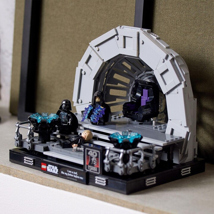 LEGO® Star Wars™ 75352 Císařův trůnní sál - diorama_1611022621