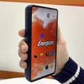 Smartphone s obří baterií se jen tak prodávat nebude. Nejprve se shání peníze