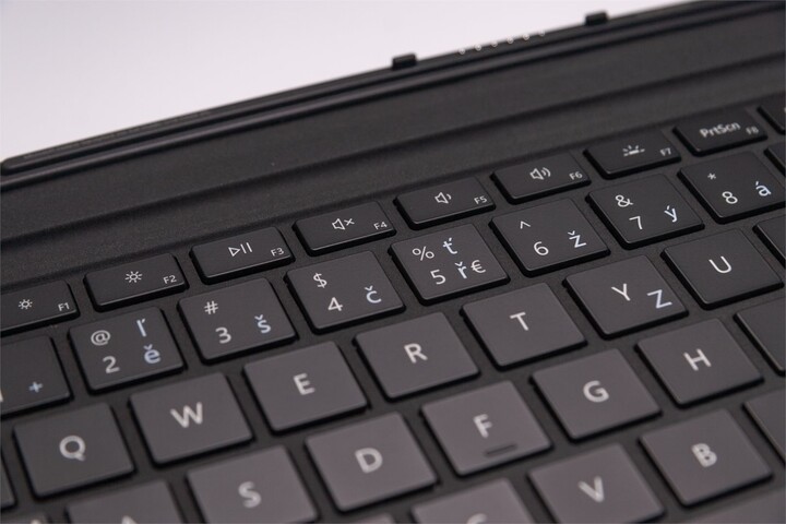 Microsoft klávesnice Type Cover pro Surface Pro, CZ, černá_1114572706