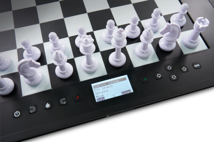 Millenium šachový počítač The King Competition_1110876098