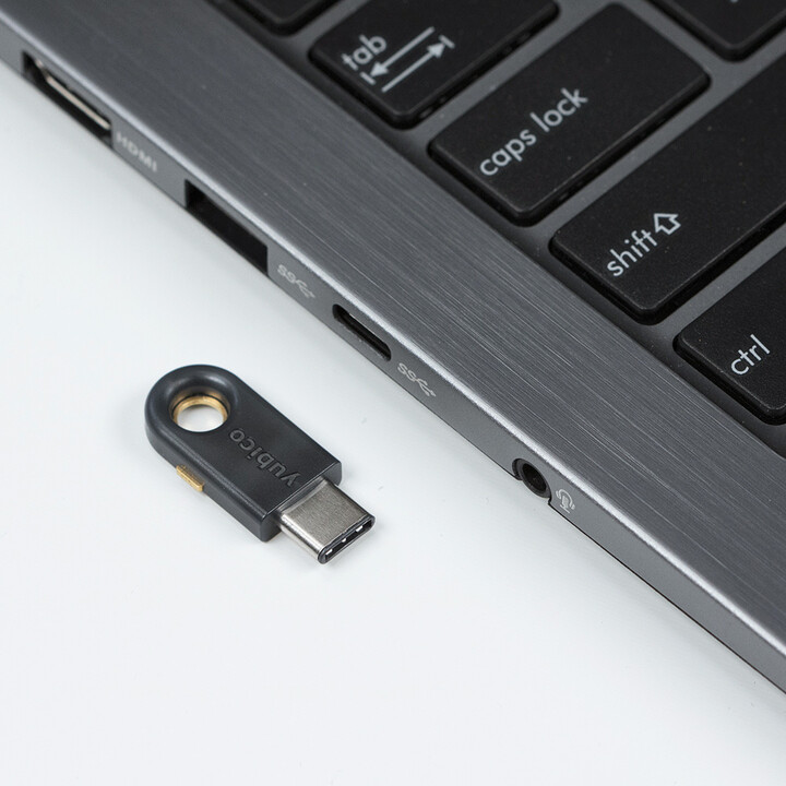 YubiKey 5C - USB-C, klíč/token s vícefaktorovou autentizaci, podpora OpenPGP a Smart Card (2FA)_2111319062