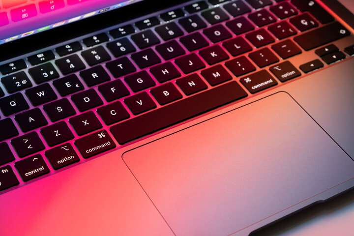 Jak psát na Macbooku jako profík? Poradíme vám tipy na klávesové zkratky