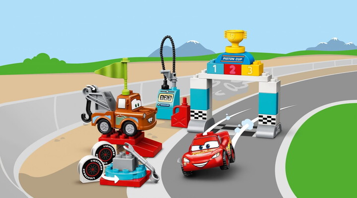 LEGO® DUPLO® Disney Cars 10924 Závodní den Bleska McQueena_1373367111