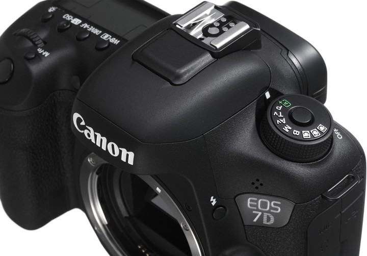 Canon EOS 7D Mark II, tělo_1293436658