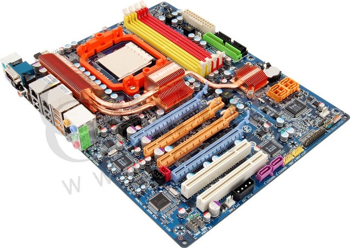 Gigabyte GA-MA790FX-DQ6 - AMD 790FX_769698508