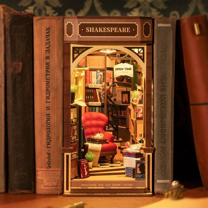 Stavebnice RoboTime miniatura domečku Knihkupectví, zarážka na knihy, dřevěná, LED_1007324568