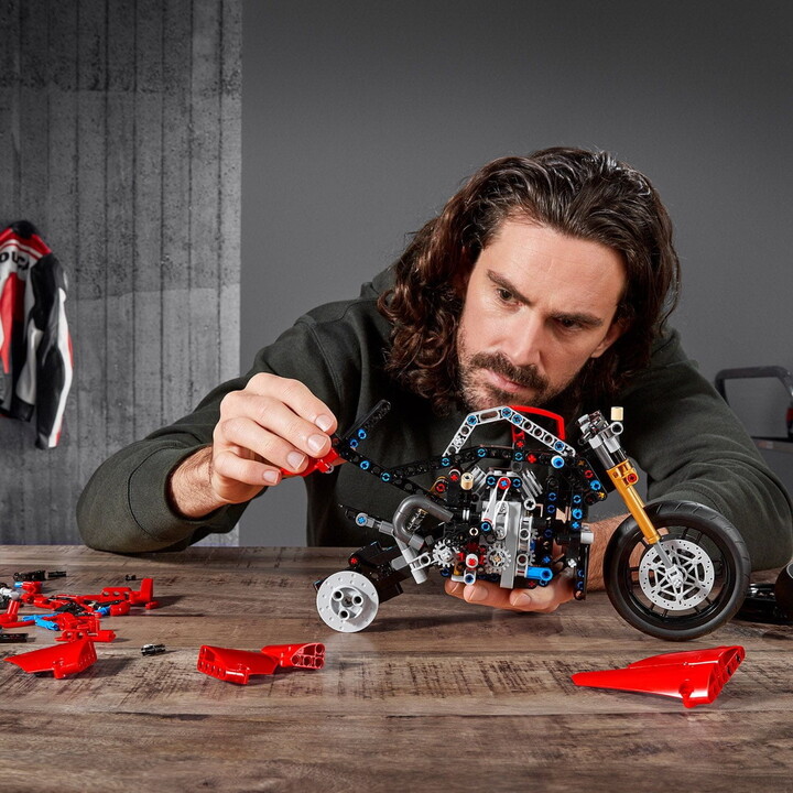 LEGO® Technic 42107 Ducati Panigale V4 R, 646 dílků v hodnotě 1 599 Kč_1877336962