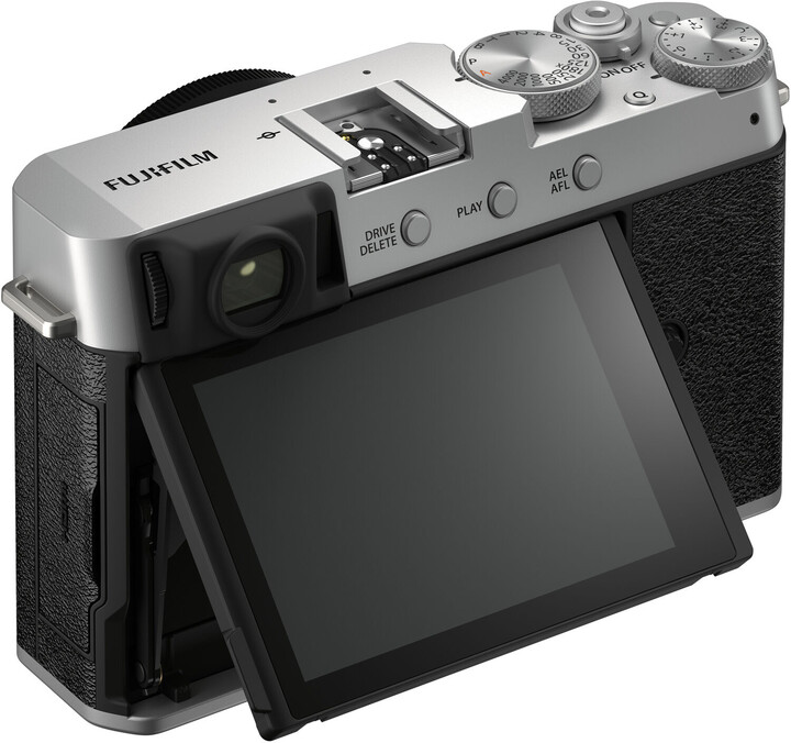 Fujifilm X-E4 + XF27mm, stříbrná_1614581244