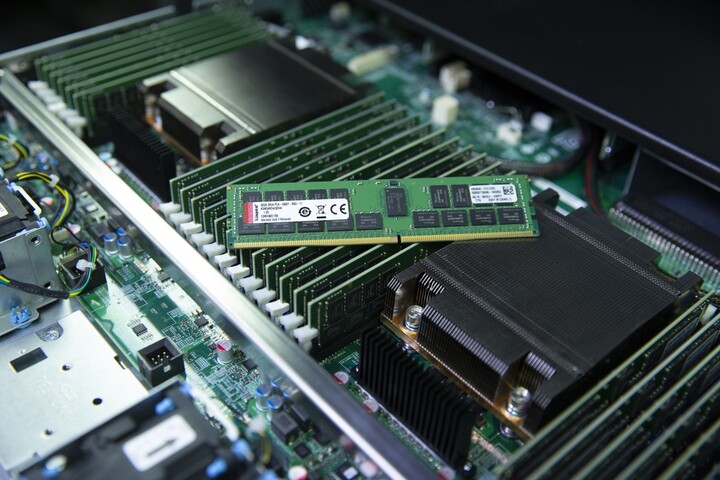 Kingston Server Premier 16GB DDR4 2400 CL17 ECC Reg, 1Rx4, Micron_1681456782