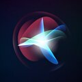 Microsoft něco chystá. Koupil společnost, která stojí za Siri