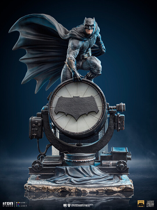 Figurka Iron Studios DC: Zack Snyder&#39;s Justice League - Batman on Batsignal Deluxe Art Scale 1/10_1799253384