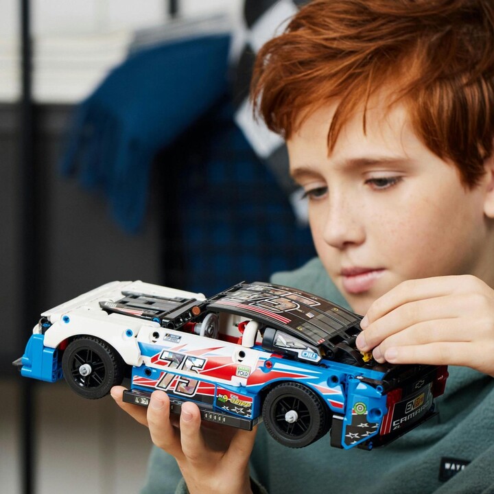 LEGO® Technic 42153 NASCAR® Next Gen Chevrolet Camaro ZL1_1109332451