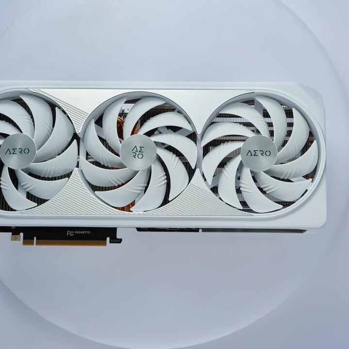 GIGABYTE GeForce RTX 4080 16GB AERO OC, 16GB GDDR6X_778522383