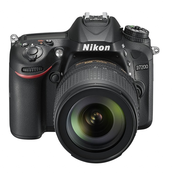 Nikon D7200 + 18-105 AF-S DX VR_126772774