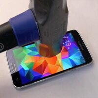 Mobilem proti kladivu: Panzerglass k novým telefonům za zvýhodněnou cenu