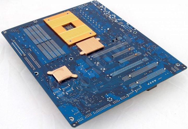Gigabyte GA-MA790FX-DQ6 - AMD 790FX_613592494