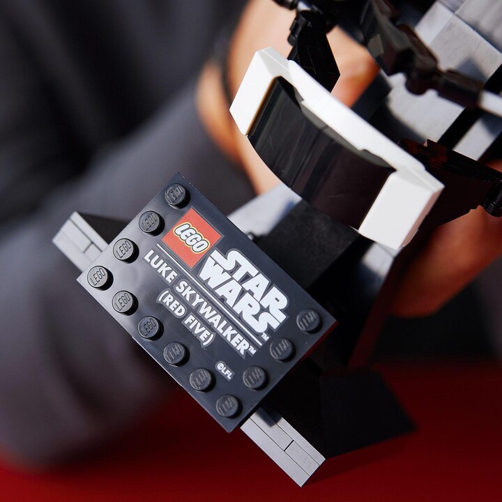 LEGO® Star Wars™ 75327 Helma Luka Skywalkera (Red Five)