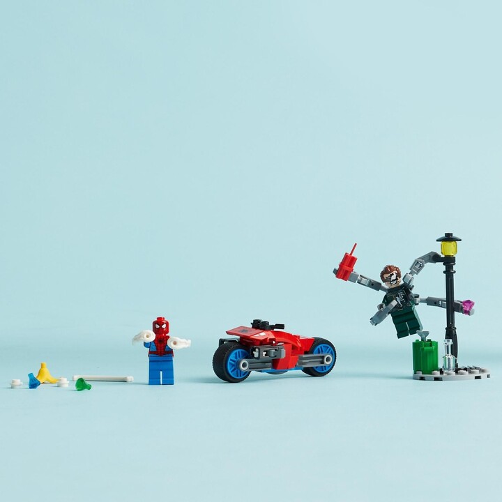 LEGO® Marvel 76275 Honička na motorce: Spider-Man vs. Doc Ock_272988951