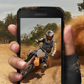 Práce se nezalekne. Samsung Galaxy XCover 4s si toho nechá líbit hodně